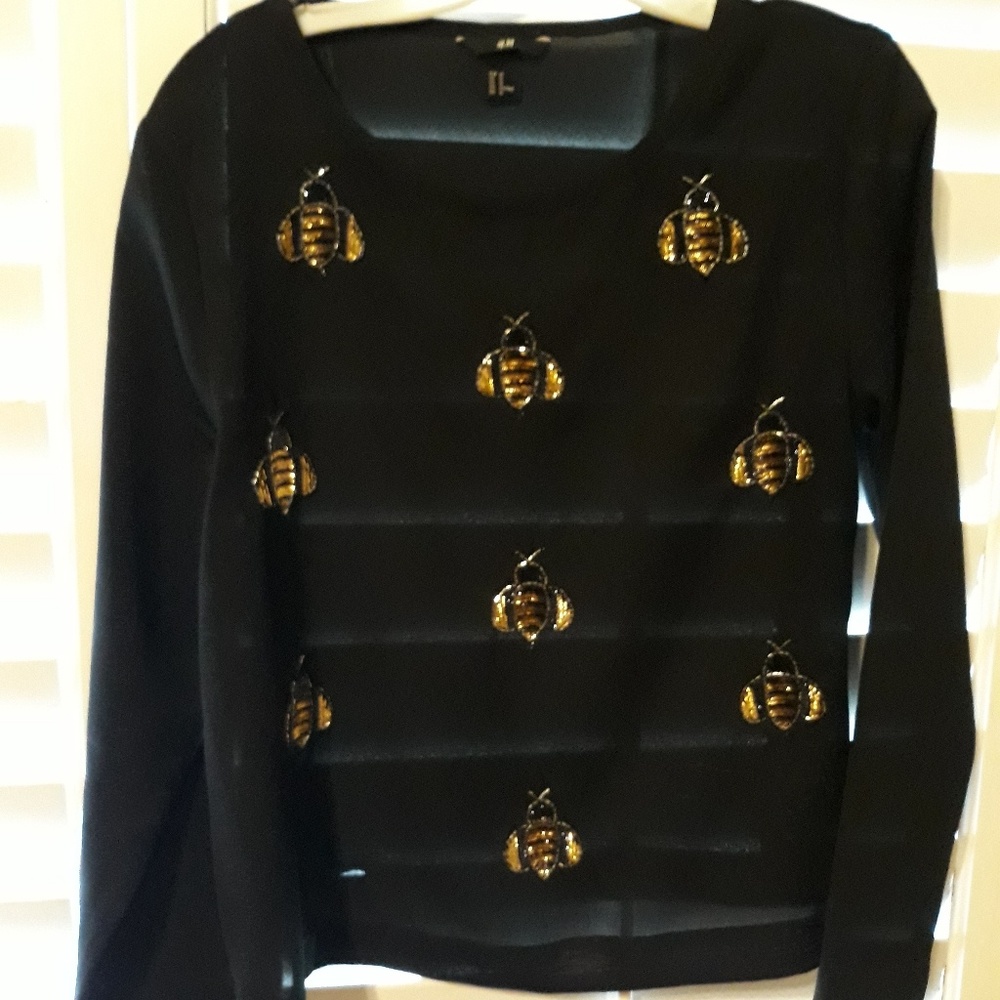 Blouse with bee motif ( sequins) . Used only one t